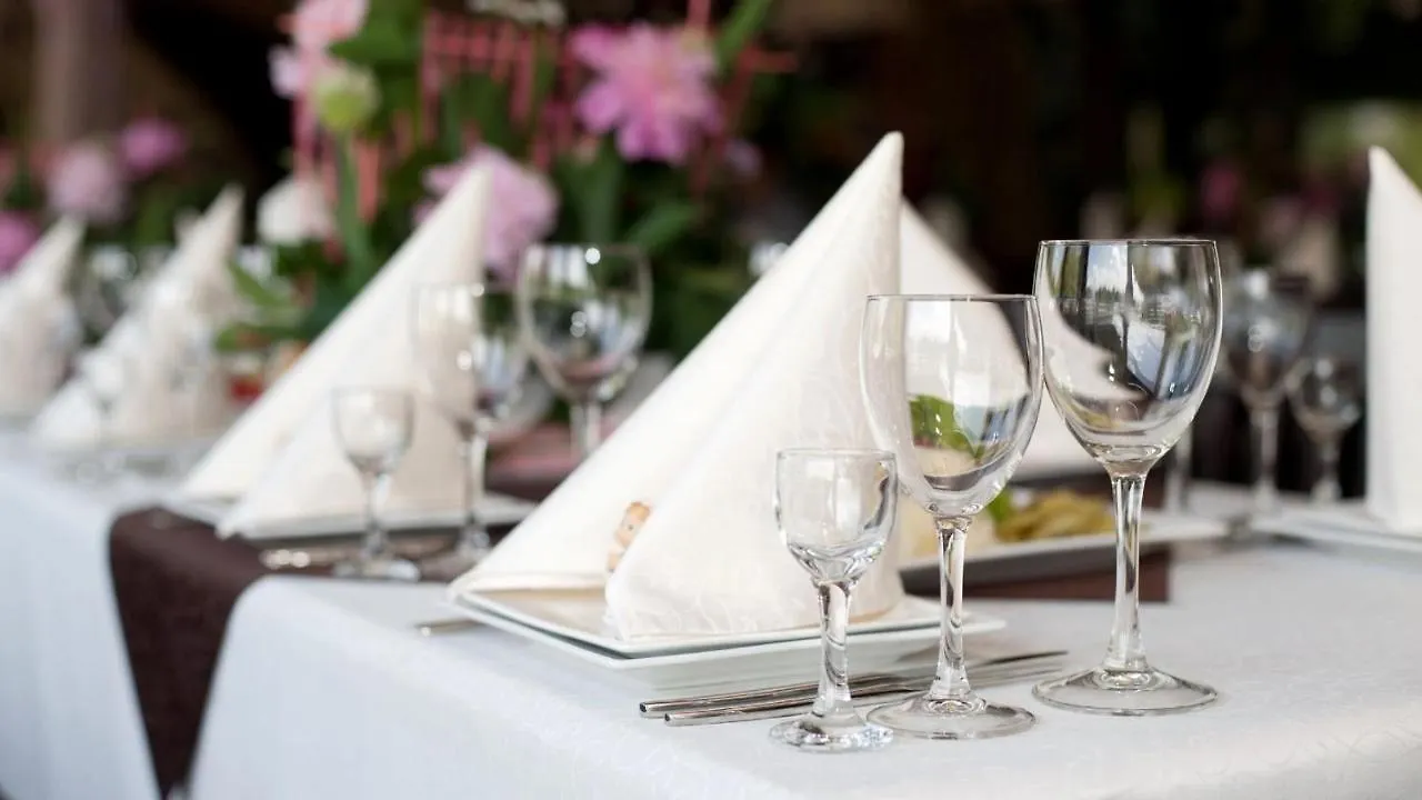 Lady Gregory Hotel, Leisure Club & Beauty Rooms Gort 3*,  Irland